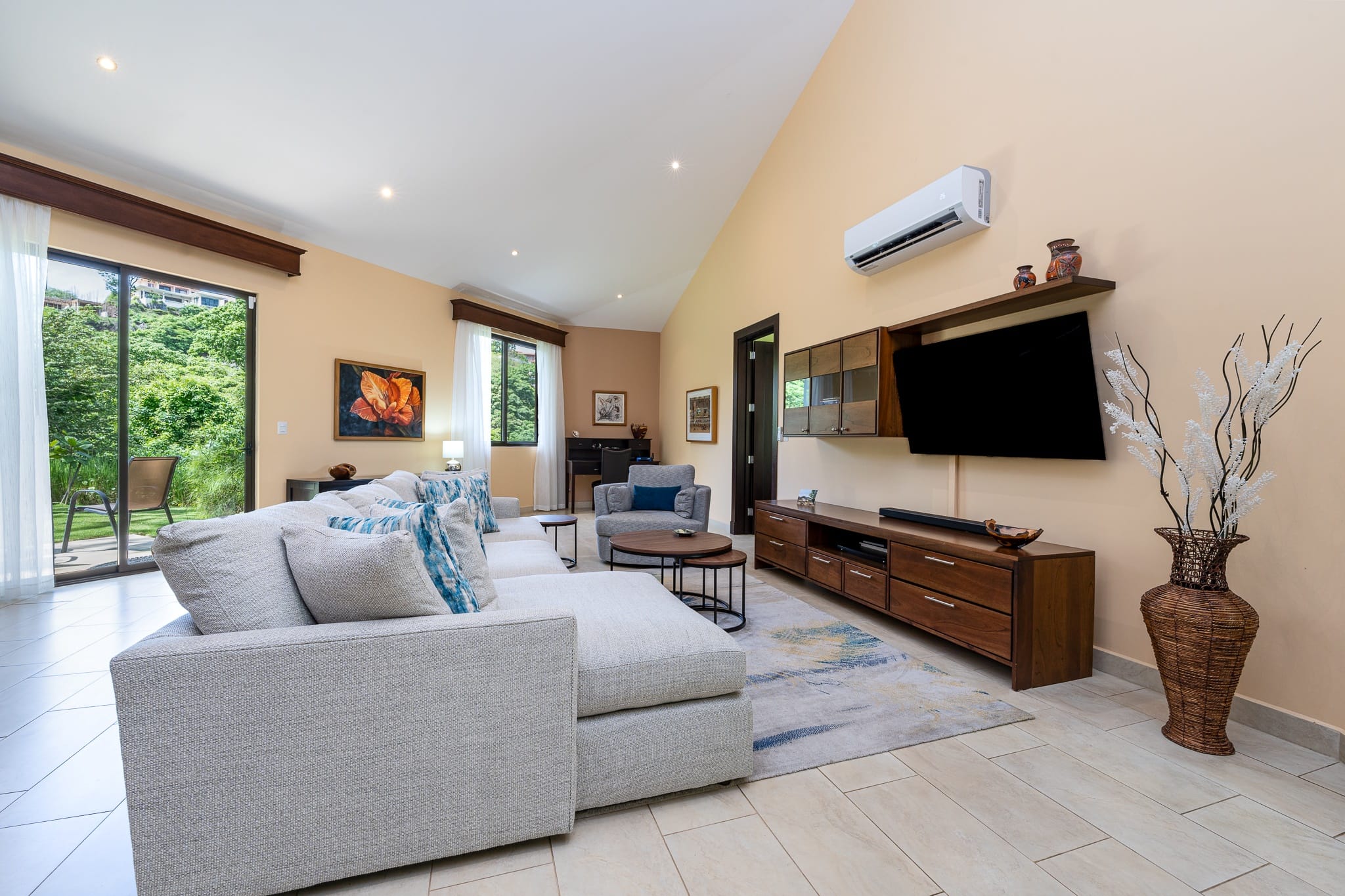 Casa Dulce Vida Pacifico rental home - Living Room 1