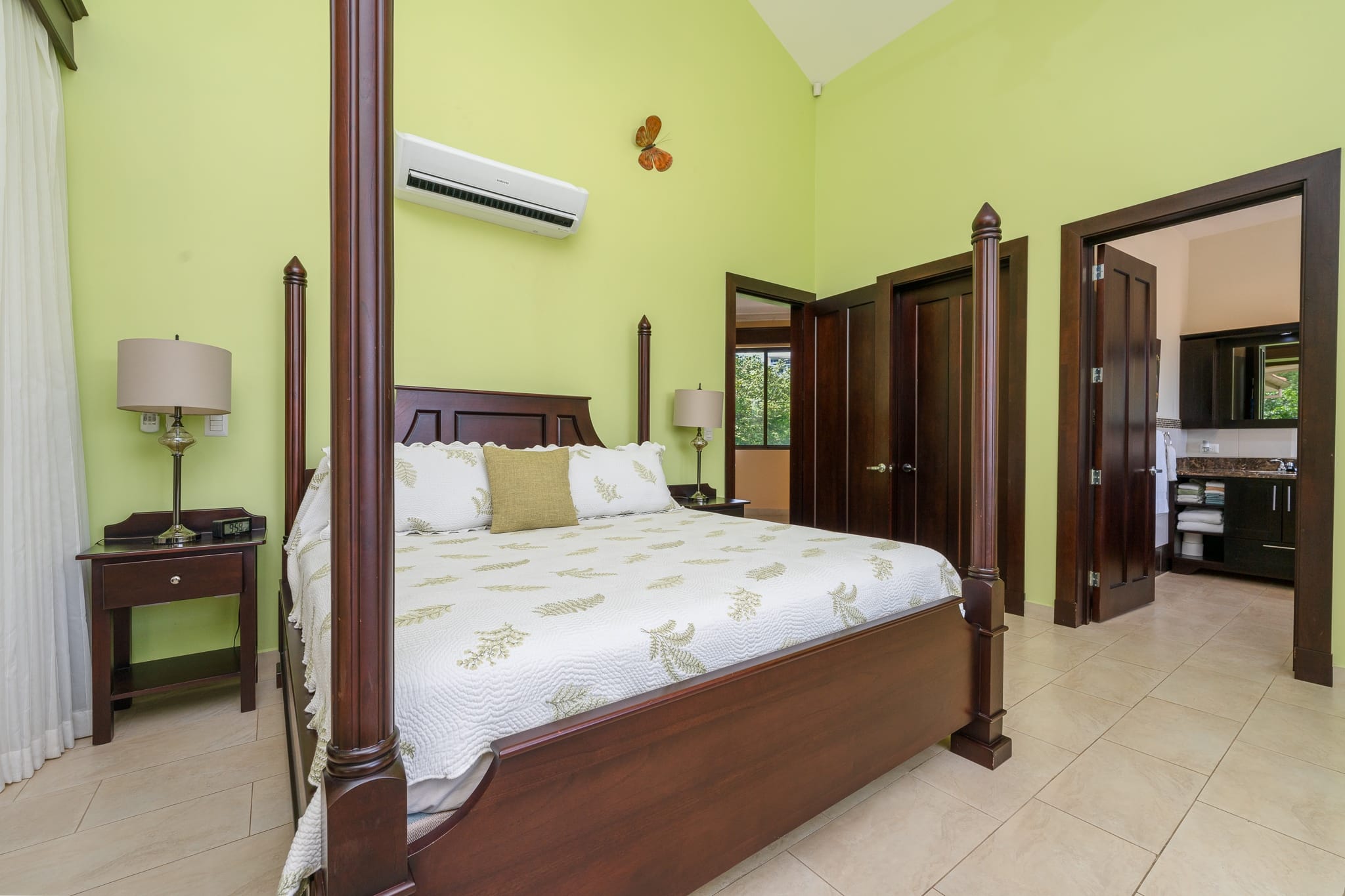 Casa Dulce Vida Pacifico rental home - Master Bed 1