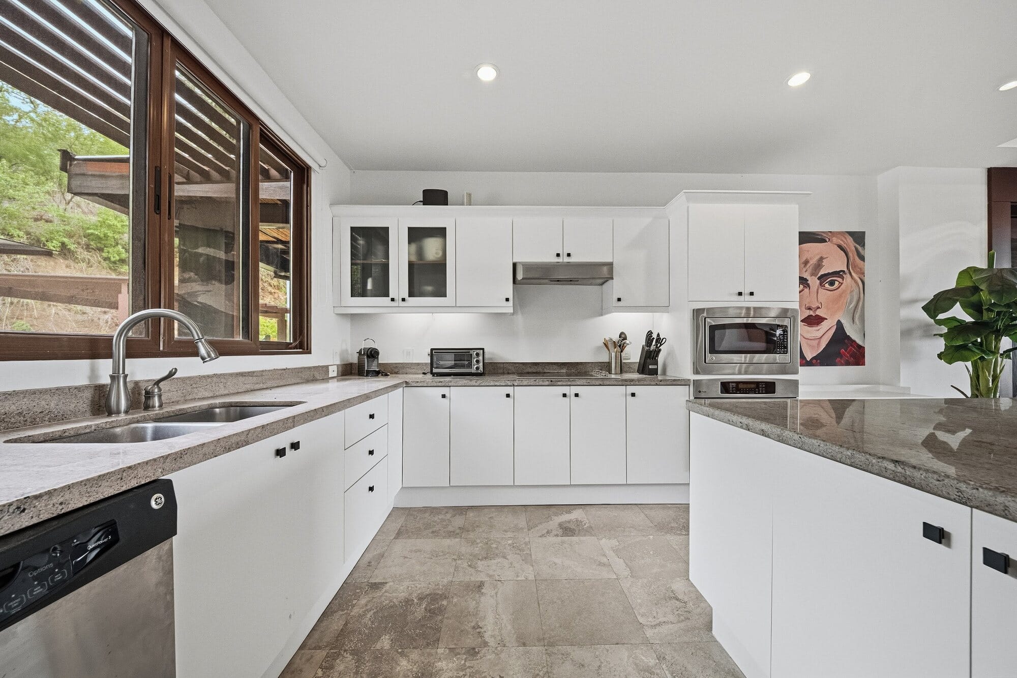 Modern kitchen in Azul Paraiso C8