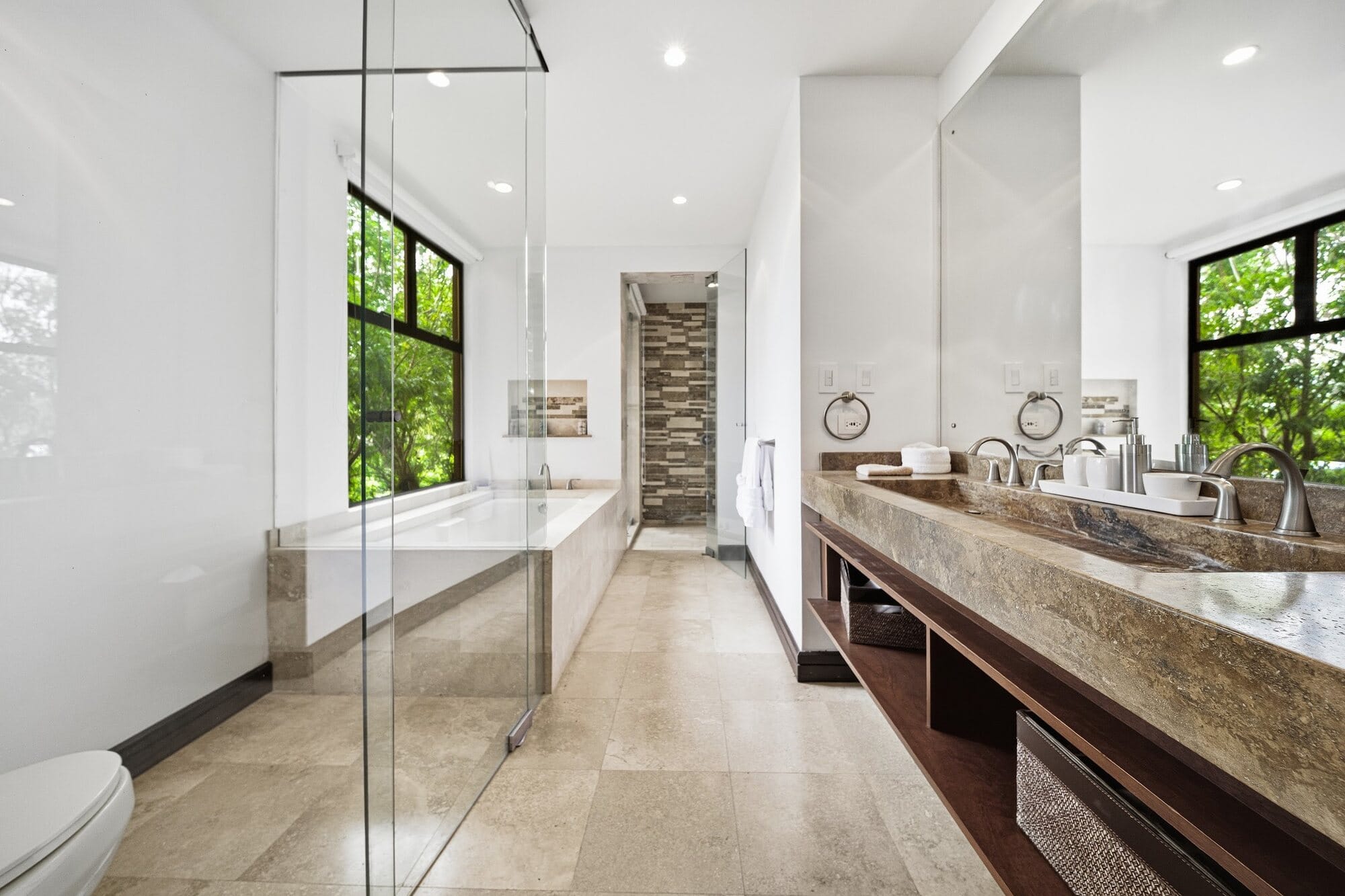 Primary bathroom in Azul Paraiso C8