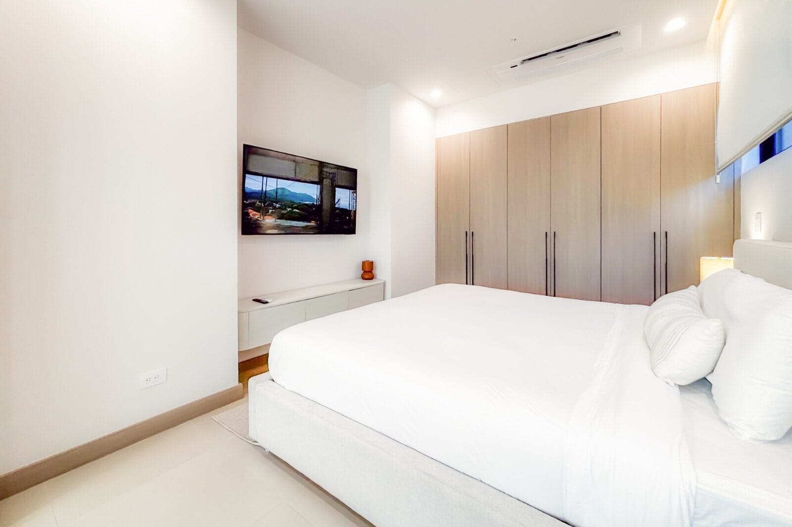 Furnished bedroom in Na Umi N511