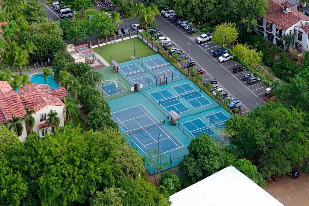 Pacifico sports courts in Playas del Coco